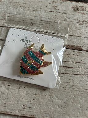 5/$25 Mint Striped Fish Rhinestone Brooch - Pink & Teal